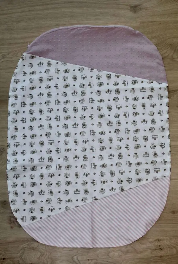 Bianco e rosa a righe – coniglietto e plumetis rosa