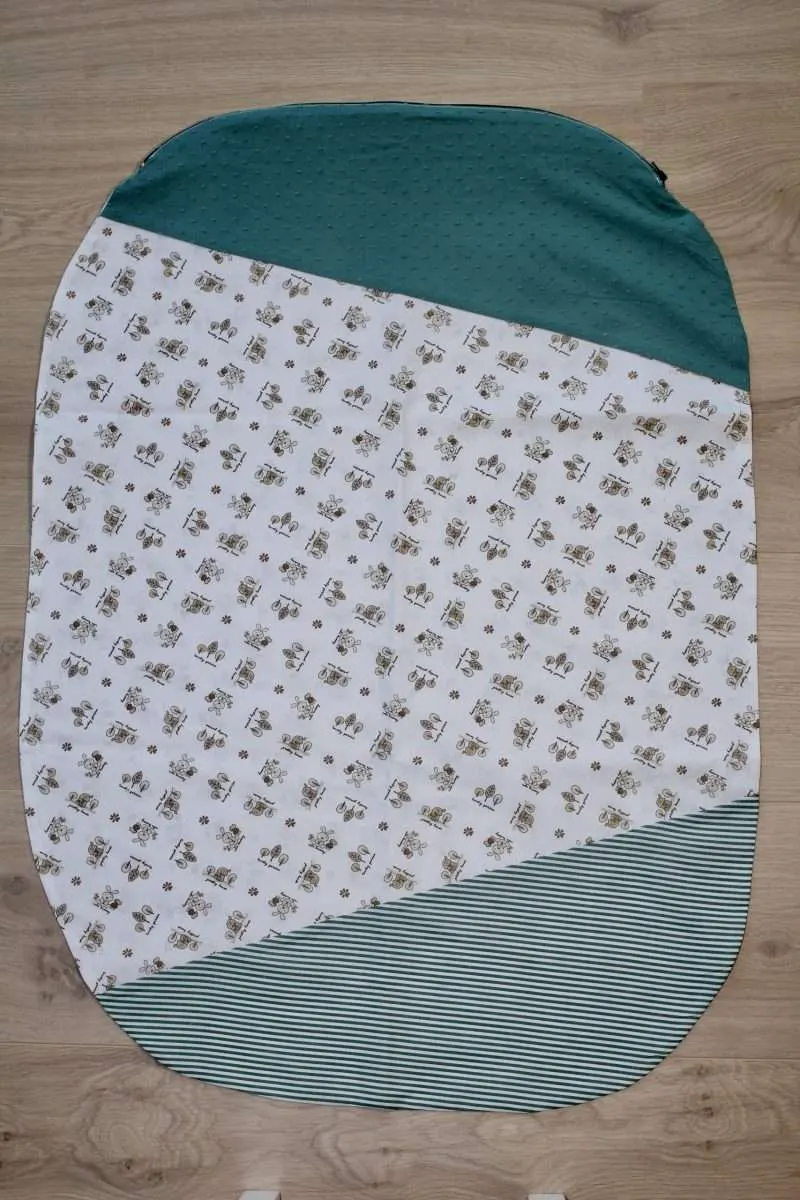 Federa in fantasia per cuscino – Bianco e verde a righe – coniglietto e plumetis verde