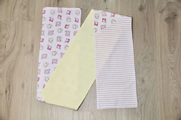 Giallo pastello – righe rosa e bianche, topolini e orsetti